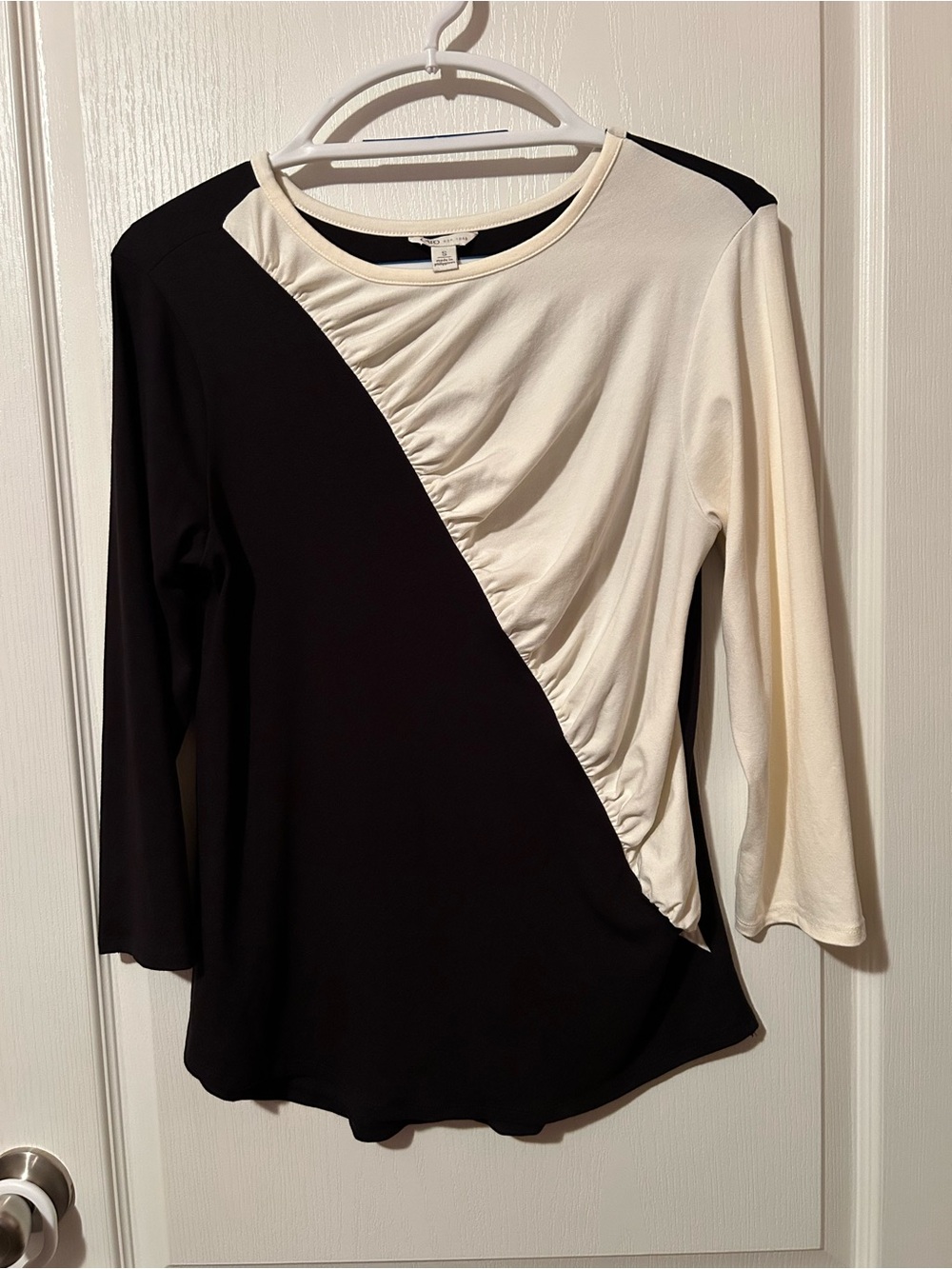 NWOT Cato Black & Cream Diagonal Ruched Long Sleeve Top